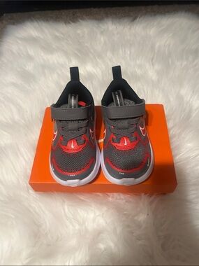 New in box gray and red Nike shoes size 6